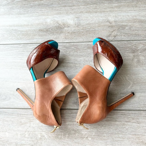 VINCE CAMUTO CANADAY TWO BAND HIGH HEEL PLATFORM SANDAL - Picture 9 of 15